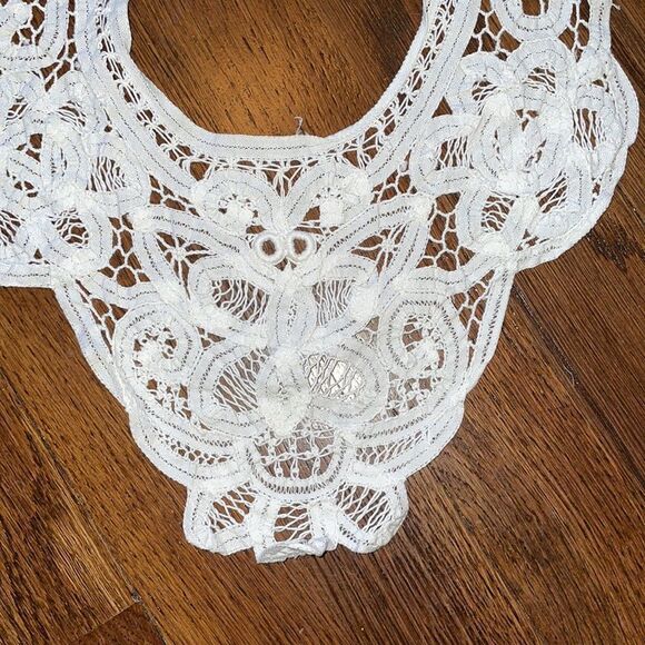 Vtg Battenburg tape lace collar neck bib - Picture 2 of 5